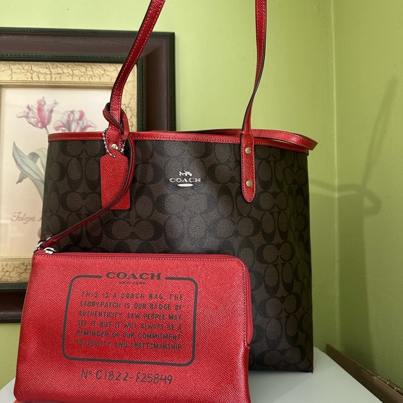 Coach Handbags - 🐎💋COACH TOTE💋🐎 REVERSIBLE WITH POUCH